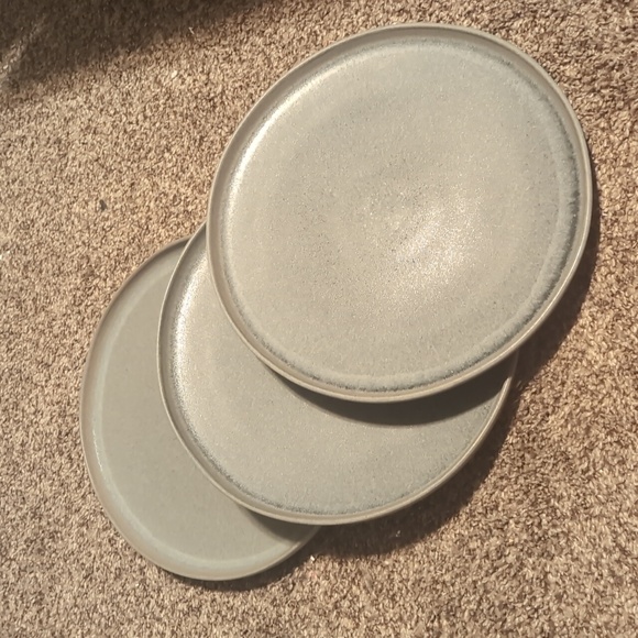 Dinner plates West Elm - Picture 5 of 5